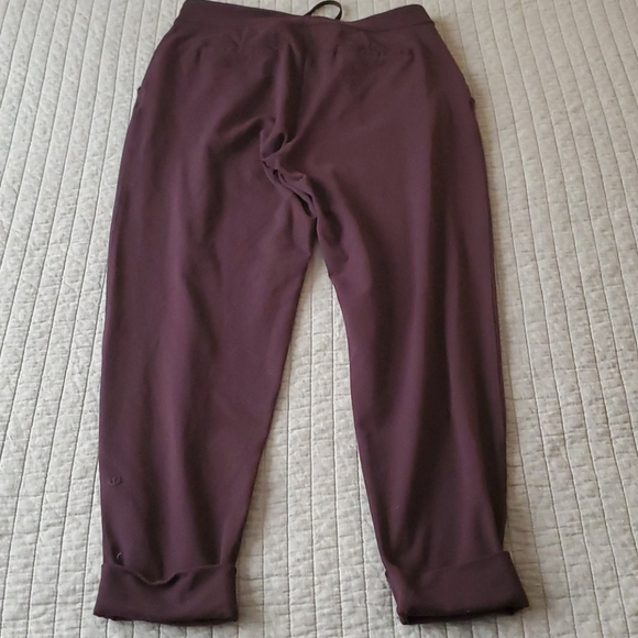 Lululemon Jet Crop Black Cherry Joggers - Picture 7 of 8